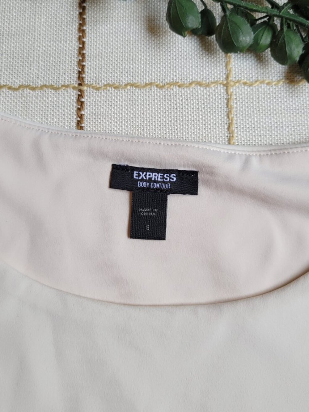 Express Body Contour High Compression Top - Picture 4 of 5